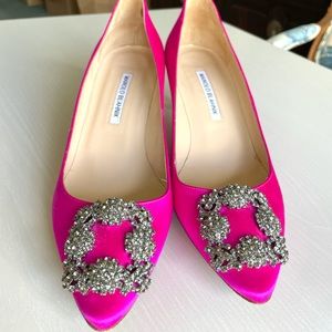 Hangisi Crystal Buckle Pump